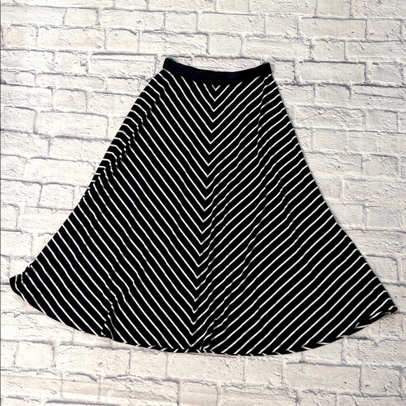 Boden Midi Skirt Soft Knit Navy Blue and White Stripes Size 6 Long - Picture 1 of 10